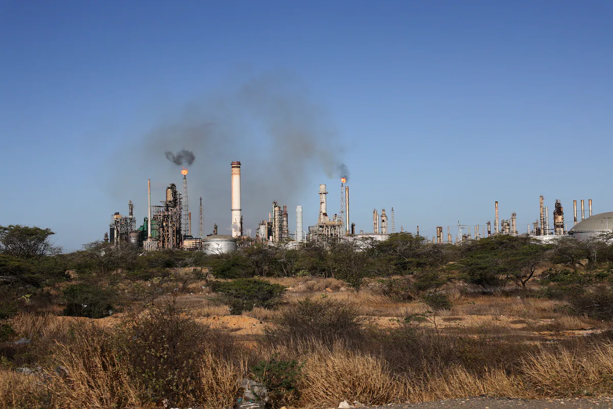 Venezuela ekonomisi uçurumdan çıkmak için petrol ve bankacılığa tutunuyor