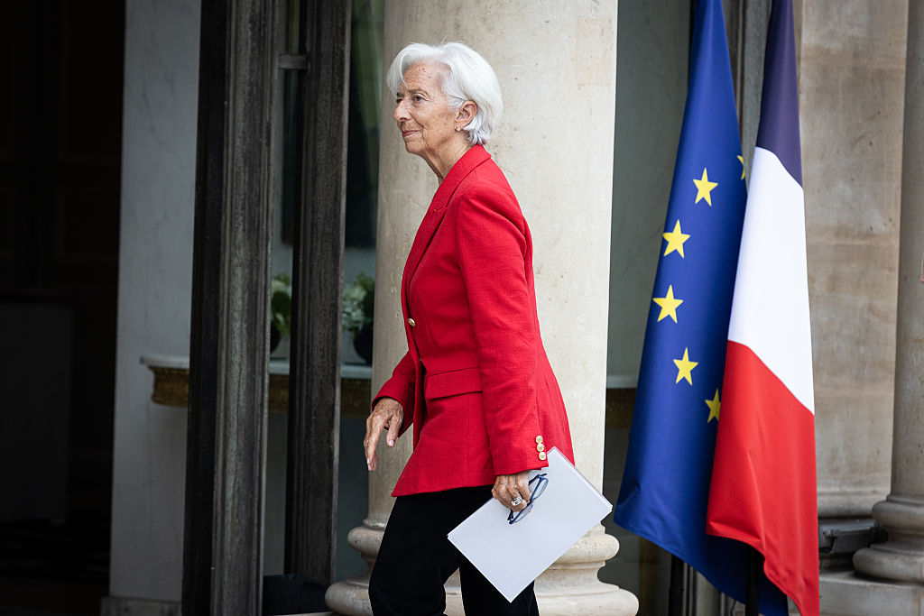 Lagarde’ın, Macron’un halefini seçebilmesi için ECB’den erken ayrılacağı bildirildi