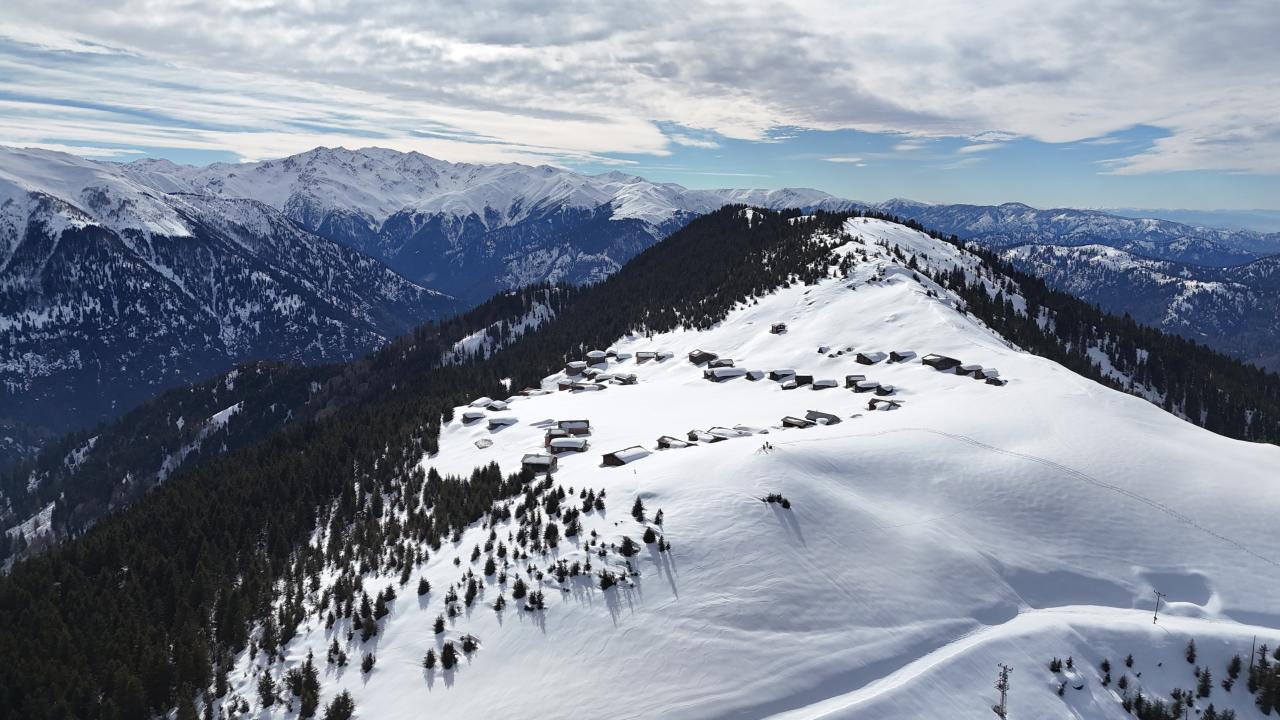 Rize'de Kaçkar Dağları ve yaylalardaki kar manzarası