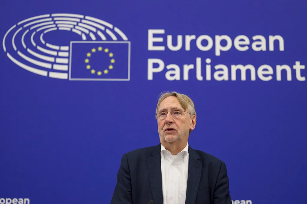 AB’nin üst düzey ticaret yasama organı üyesi, AB-ABD anlaşmasına ilişkin kilit oylamanın ertelenmesini istedi