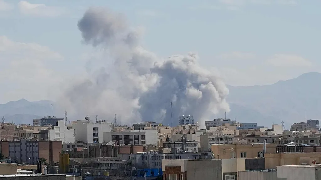 İran'a saldırıda üçüncü gün: İsrail, Lübnan'ı vurdu