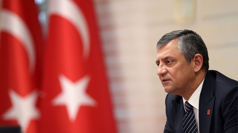 CHP Genel Başkanı Özgür Özel’den, İsrail’de Gazetecilerin Gözaltına Alınmasına Tepki