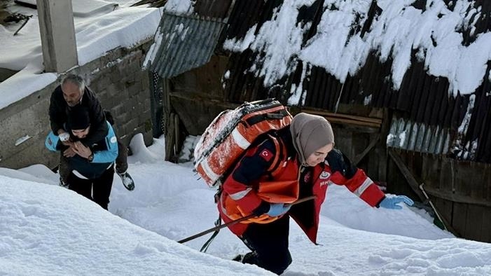 Paramedik kadın sürücüler Karadeniz'in zorlu coğrafyasında fedakarca görev yapıyor