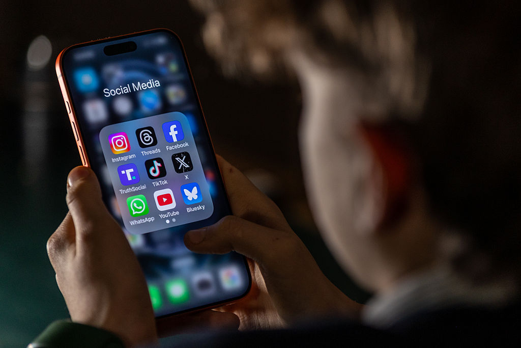 Birleşik Krallık'tan sosyal medya devlerine yaş doğrulama uyarısı