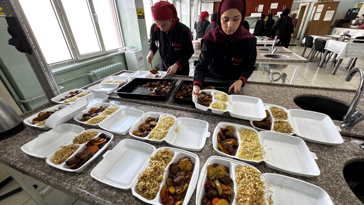 Elazığ'da gençlerden iftar dayanışması