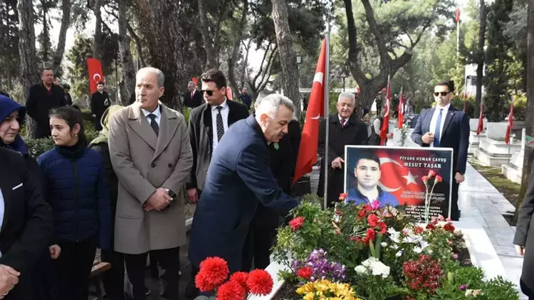 İzmir'de Çanakkale Şehitleri anıldı