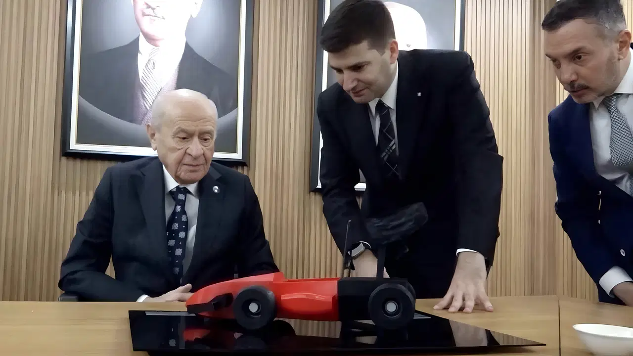 Devlet Bahçeli, Ülkü Ocakları'nın yarış arabalarına isim verdi!