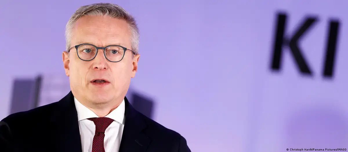 Yapay zeka: Alman Bakan'dan kitlesel işsizlik uyarısı