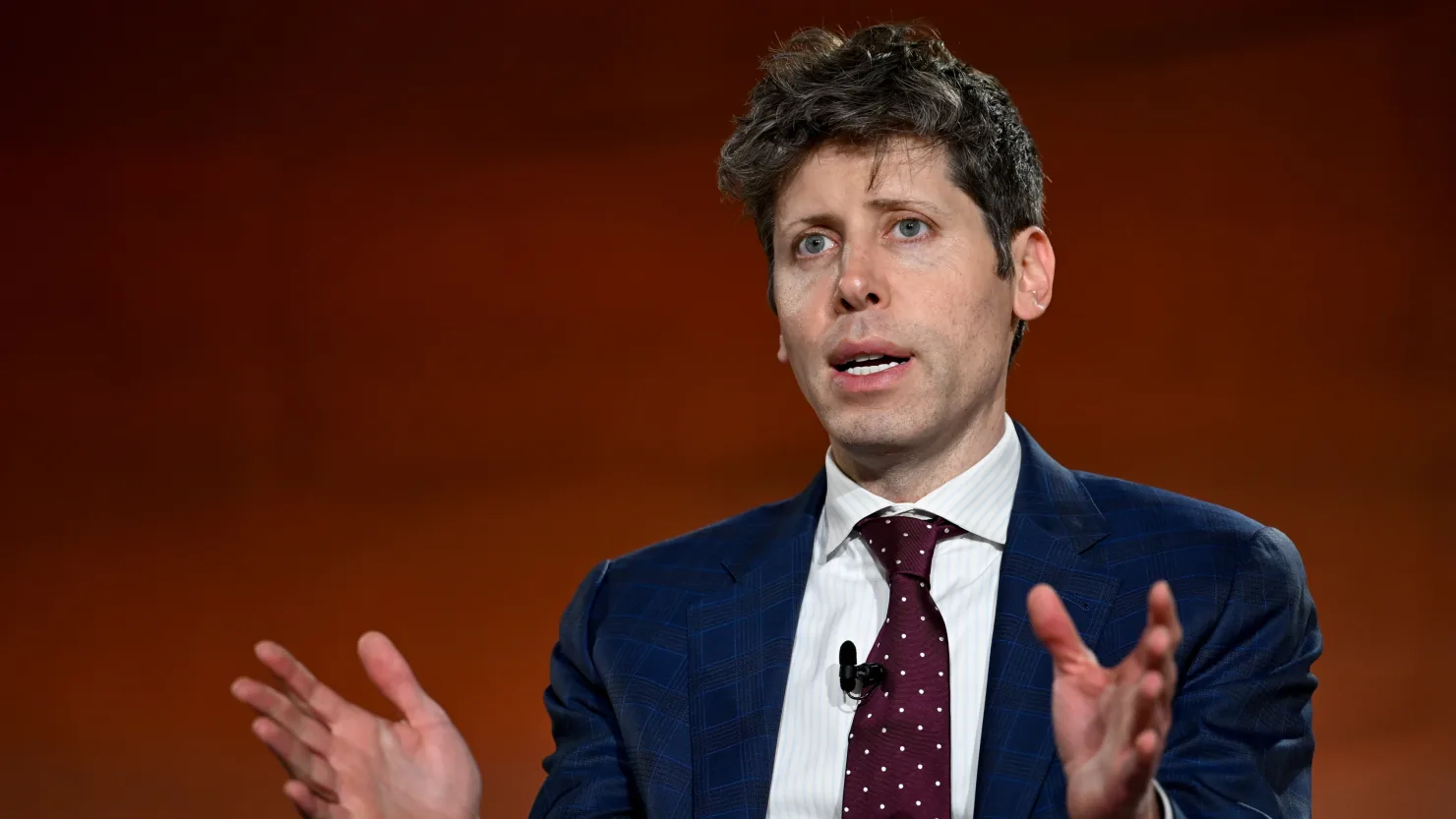 OpenAI CEO’su Sam Altman: Veri merkezleri kurmak ve yönetmek zor