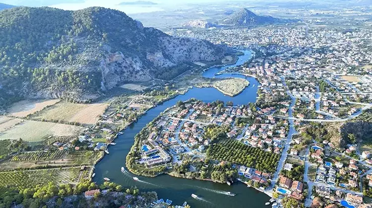 Labirent şeklindeki Dalyan Kanalı dronla görüntülendi