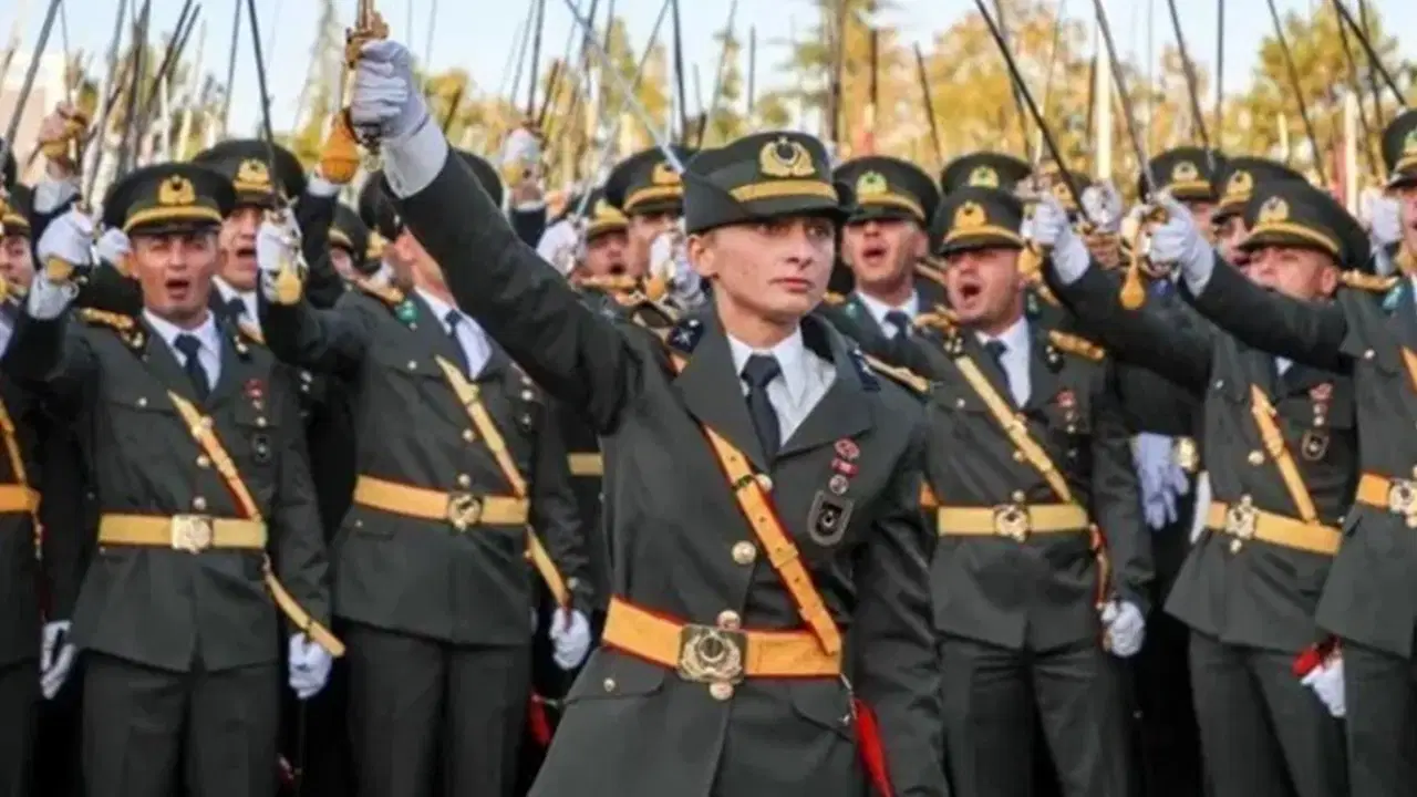 TSK'den ihraç edilmişti: Teğmen Ebru Eroğlu'nun iade davasında karar çıktı