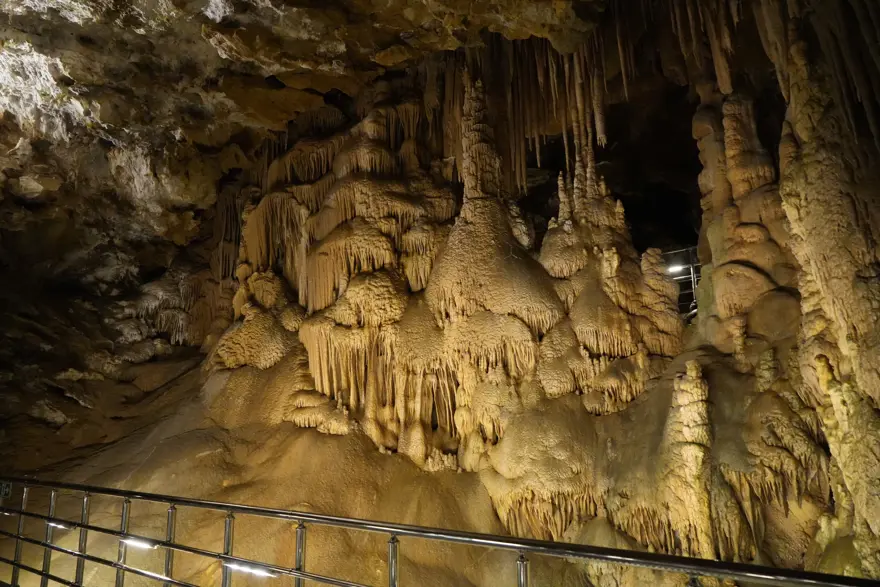 Ana kayası 150 milyon yıllık. Astım hastalarına iyi geliyor