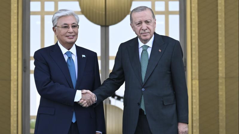 Cumhurbaşkanı Erdoğan, Kazakistan Cumhurbaşkanı Tokayev ile görüştü