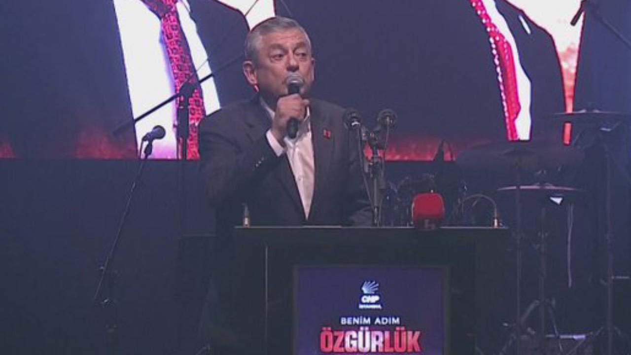 Özel’den aydınlara çağrı: ‘Kimse bu kara düzenden tek başına kurtulamaz’