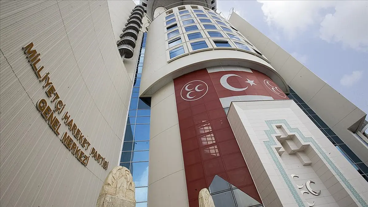 MHP İstanbul İl Teşkilatı'nı feshetti.