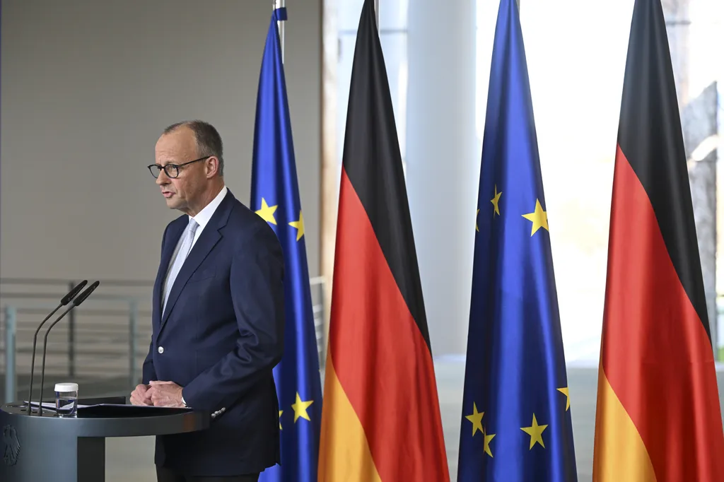 Merz, Hürmüz Boğazı’nın güvenliğine ilgisiz