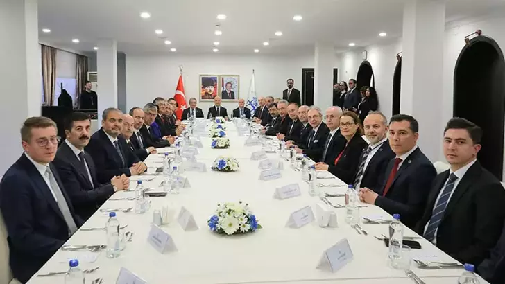 YÖK Başkanı Özvar, İzmir'de Ege Bölgesi'ndeki üniversitelerin rektörleriyle bir araya geldi