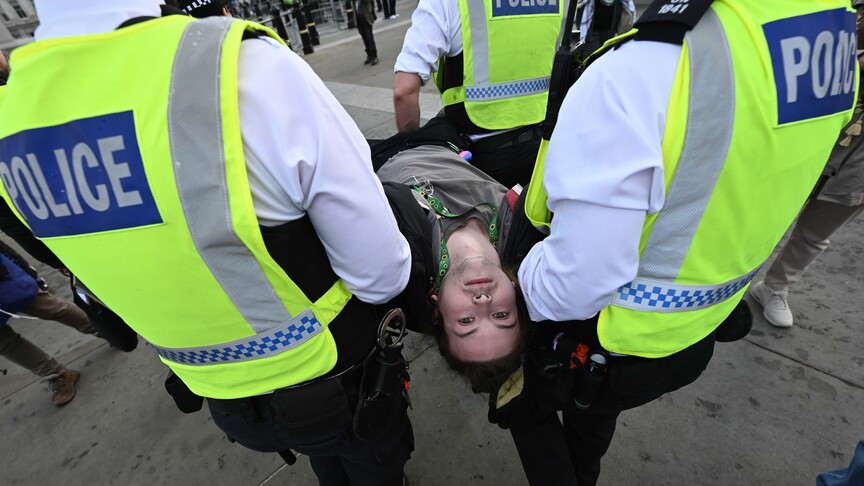 Londra'da "Palestine Action" grubuna destek eyleminde 523 kişi gözaltına alındı