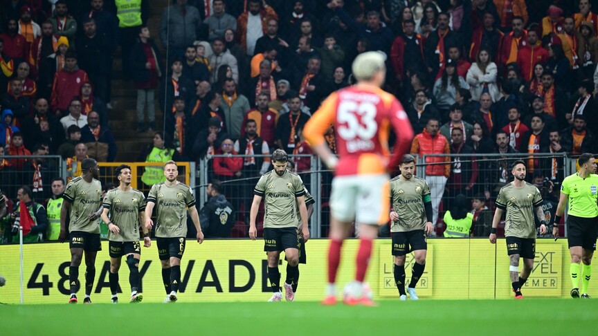 Galatasaray zirve yarışında yara aldı