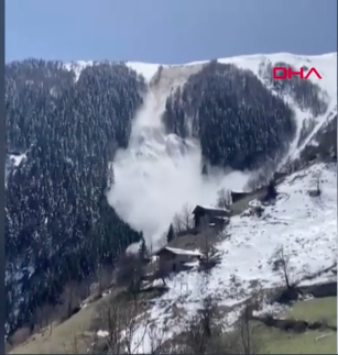 Trabzon’da çığ düşme anı kamerada