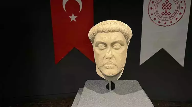 Smyrna Antik Kenti kökenli heykel başı, ABD'den Türkiye'ye iade edildi