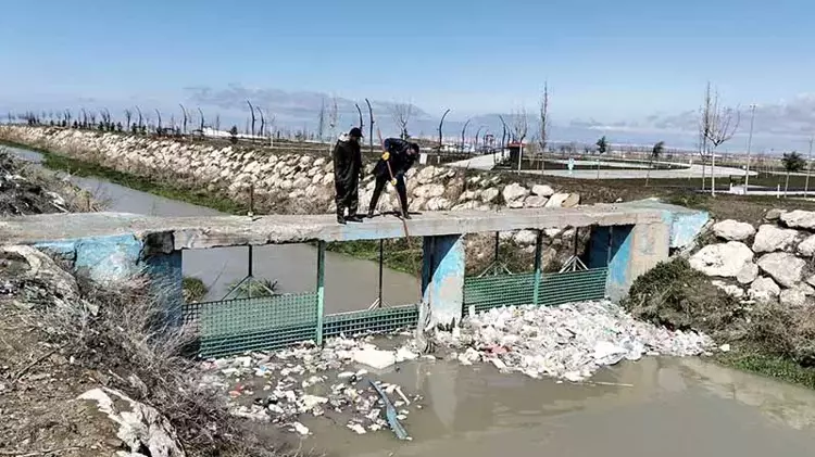 İnci kefalinin göç yolunda 2 ton atık temizlendi