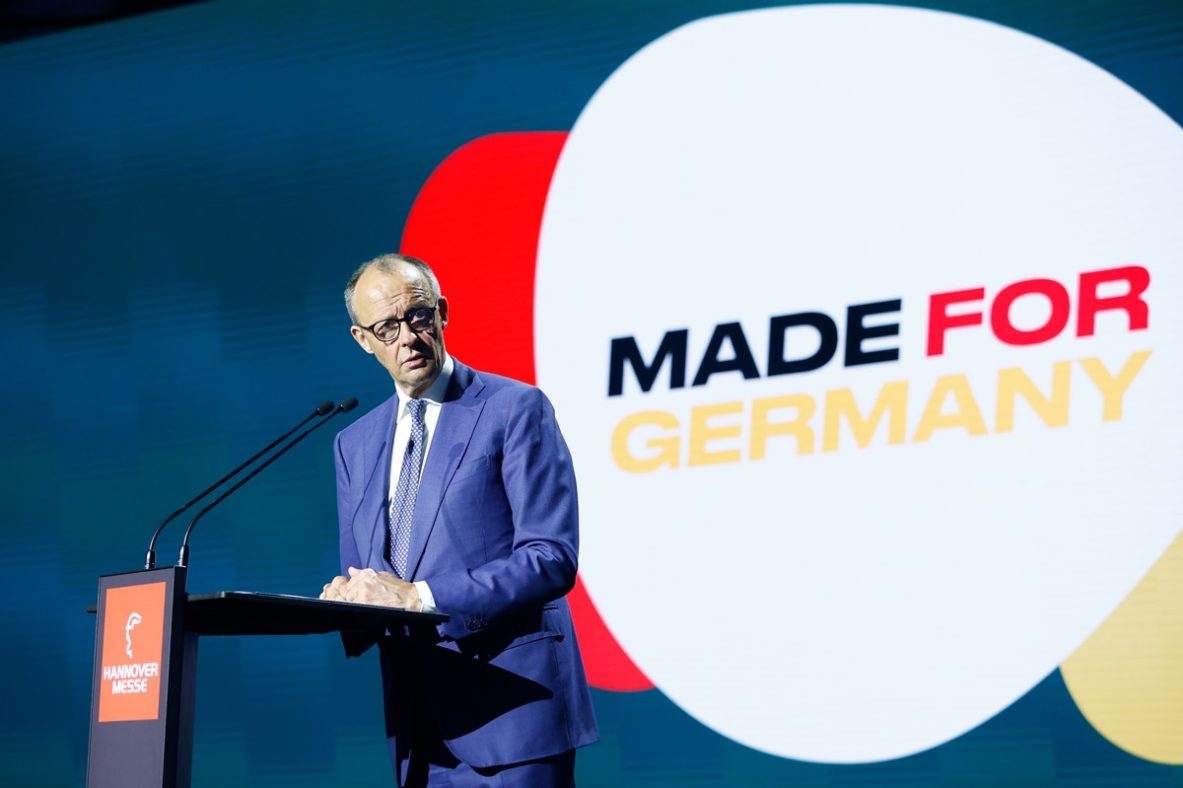 Merz, endüstriyel yapay zekayı AB kurallarının 'korsesinden' kurtarmak için baskı yapıyor