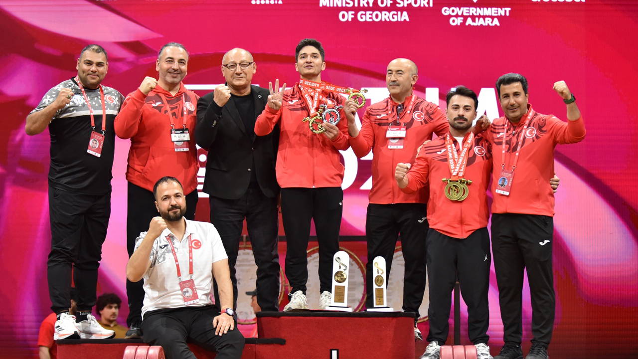 Milli halterci Muhammed Furkan Özbek, Avrupa rekoru kırarak şampiyon oldu