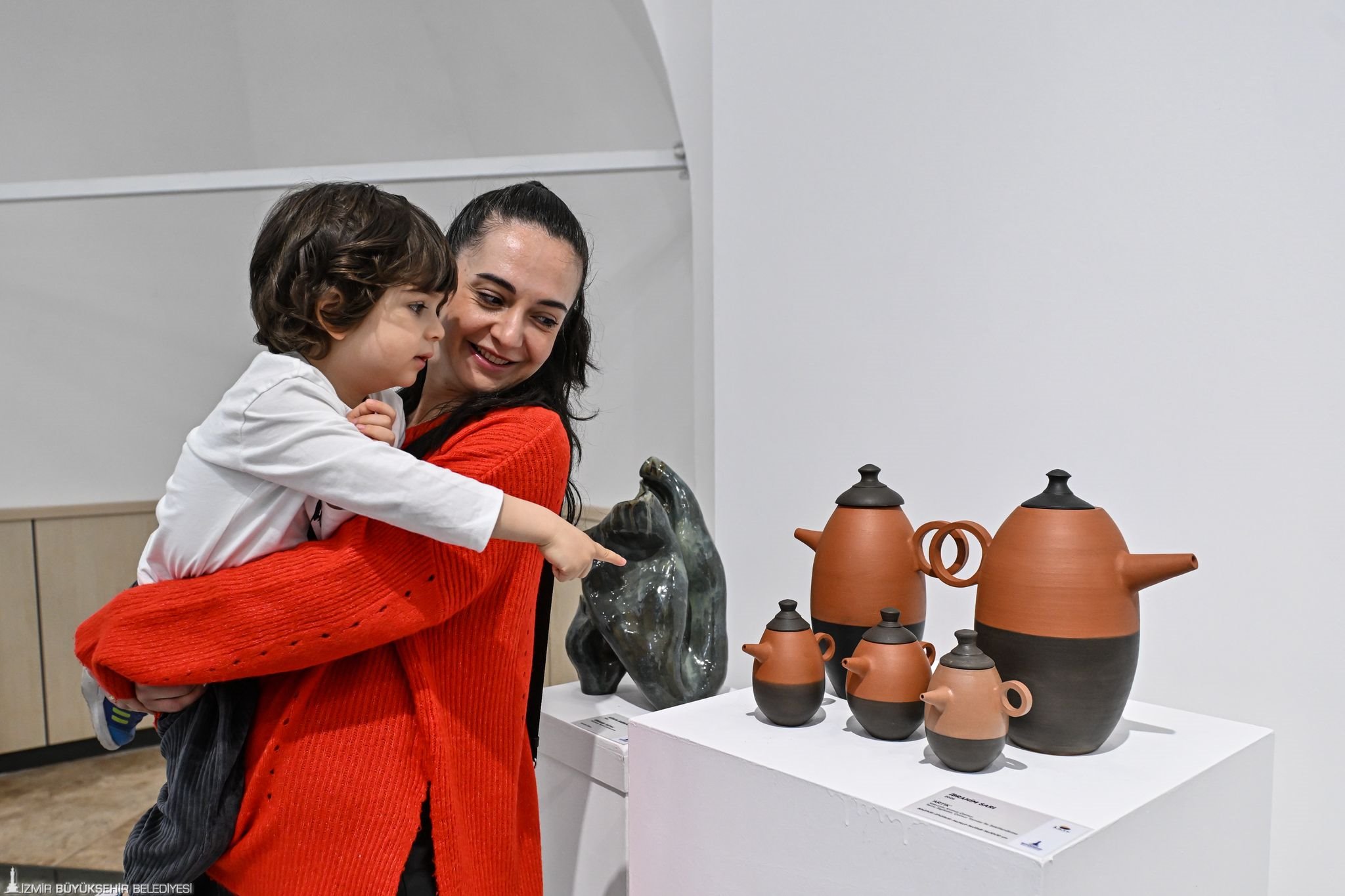 Seramikle görünür kılınan sessiz çığlıklar