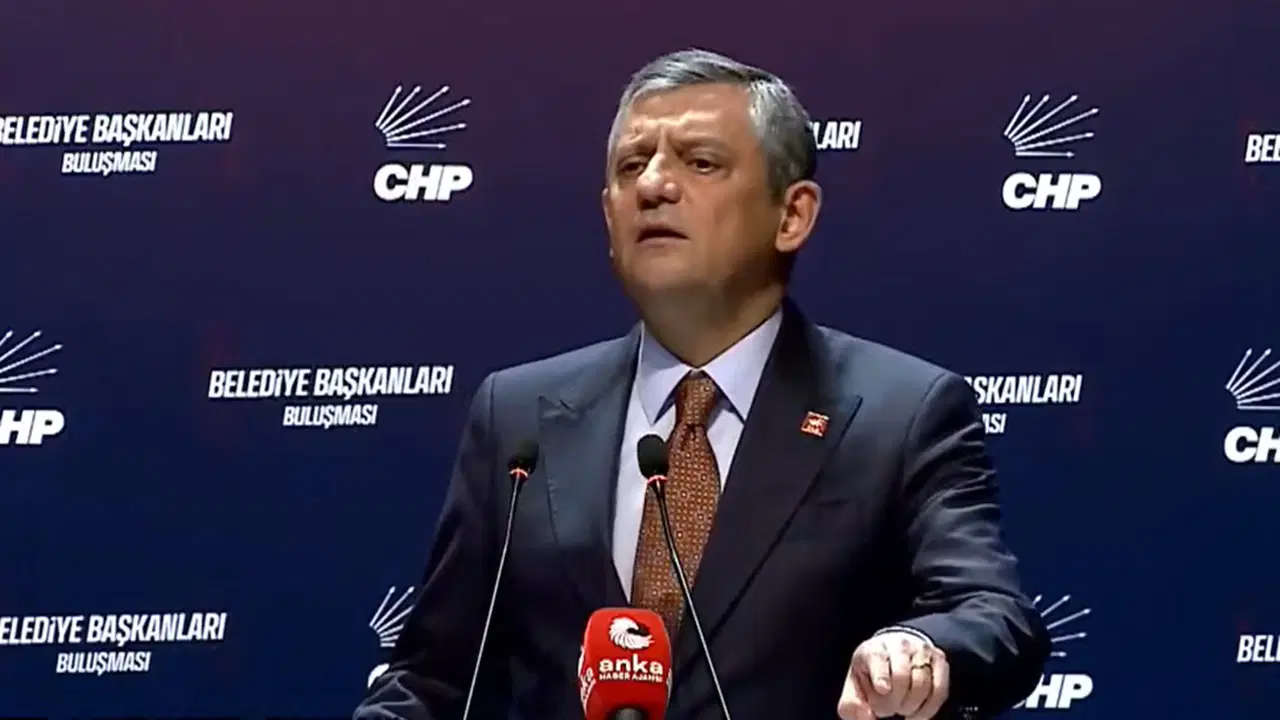 CHP'li belediye başkanları Genel Merkez'de toplandı