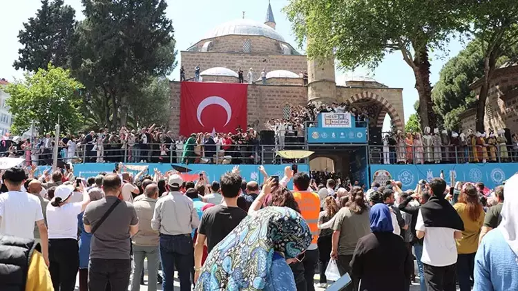 10 ton mesir macunu 20 dakikada saçıldı