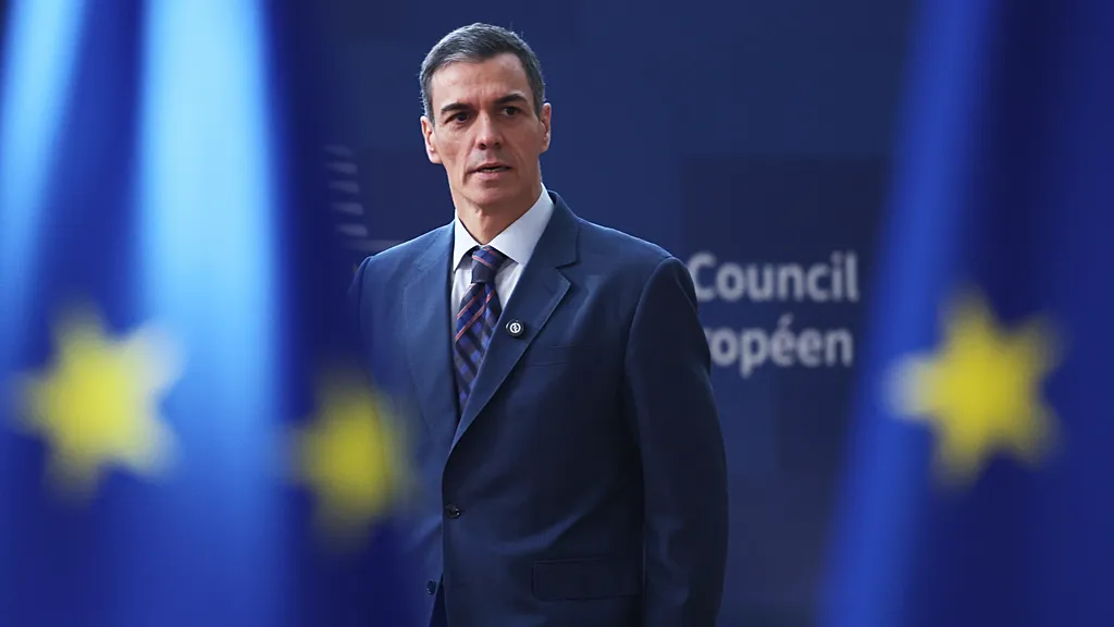İspanya Başbakanı Pedro Sanchez'i taşıyan uçak Ankara'ya acil iniş yaptı