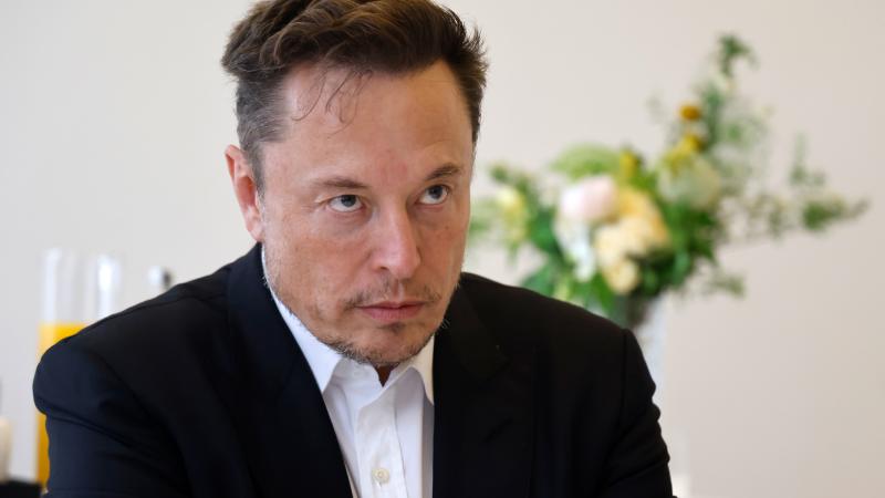 Elon Musk'tan "Terminatör" uyarısı: Yapay zeka hepimizi öldürebilir