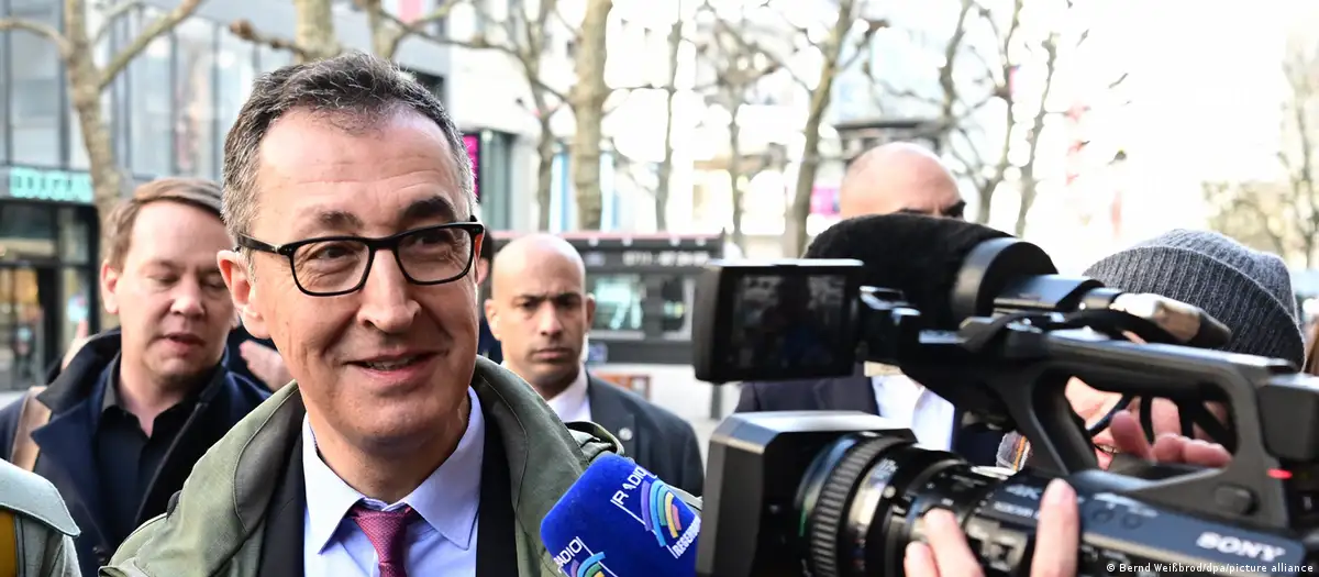 Cem Özdemir'i başbakanlığa taşıyacak sözleşme imzalandı