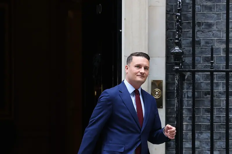 İngiltere Başbakanı Starmer'ın olası rakibi Sağlık Bakanı Streeting istifa etti