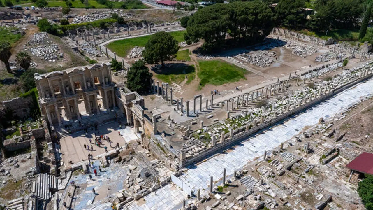 Efes Antik Kenti’nde 'taş hastanesi' kuruldu