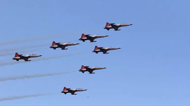 SOLOTÜRK ve Türk Yıldızları’ndan Samsun’da prova uçuşu