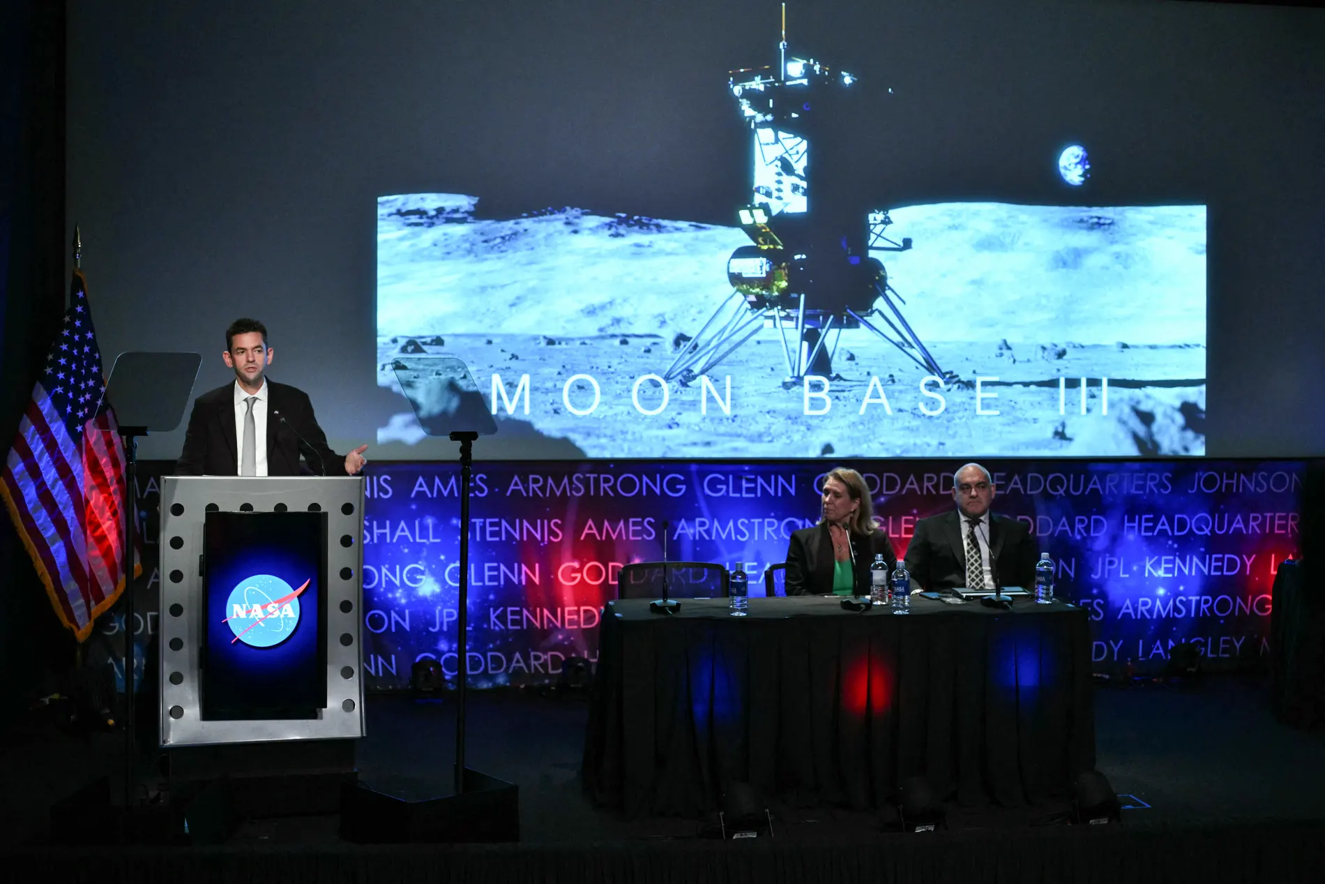 NASA, bu yıl içinde Ay’da üs inşasını başlatacak üç insansız görev planladığını duyurdu