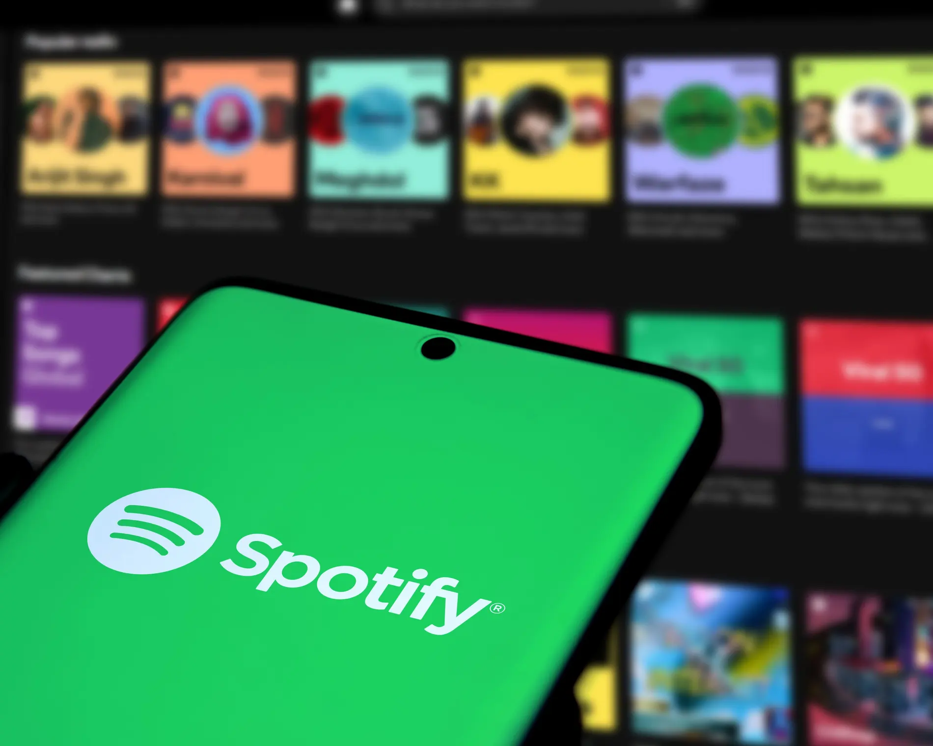 Spotify yöneticisi, şirketin yapay zekâ destekli müzik üretimine yönelmesini savunuyor