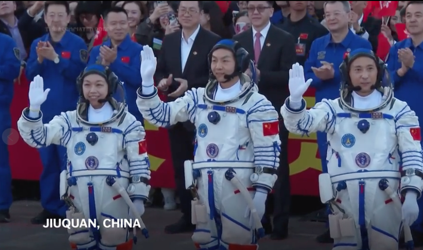 Çin, üç astronotu taşıyan Shenzhou 23 uzay aracını fırlattı.