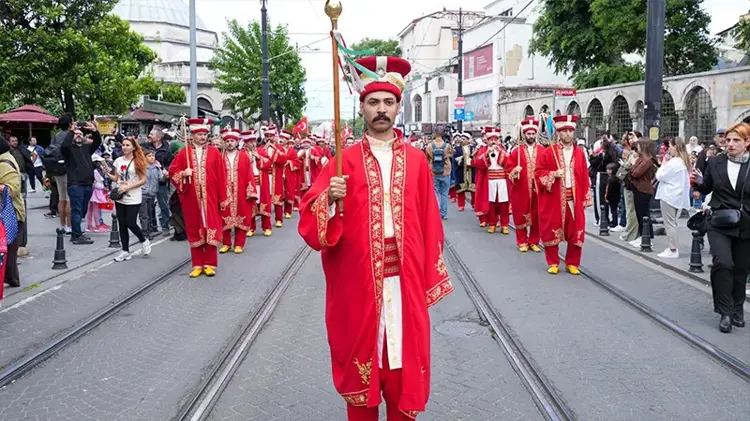 İstanbul'un fethinin 573'üncü yıl dönümünde Beyazıt'tan Ayasofya'ya 'Fetih Yürüyüşü' düzenlendi