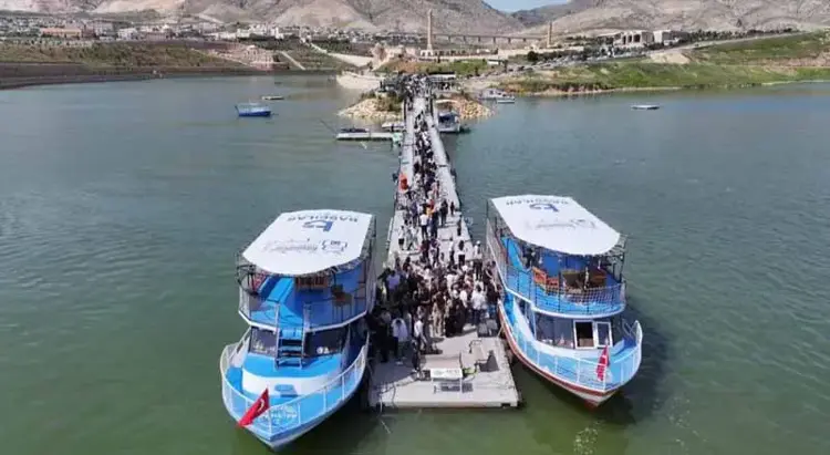 12 bin yıllık geçmişe sahip Hasankeyf'te bayram yoğunluğu