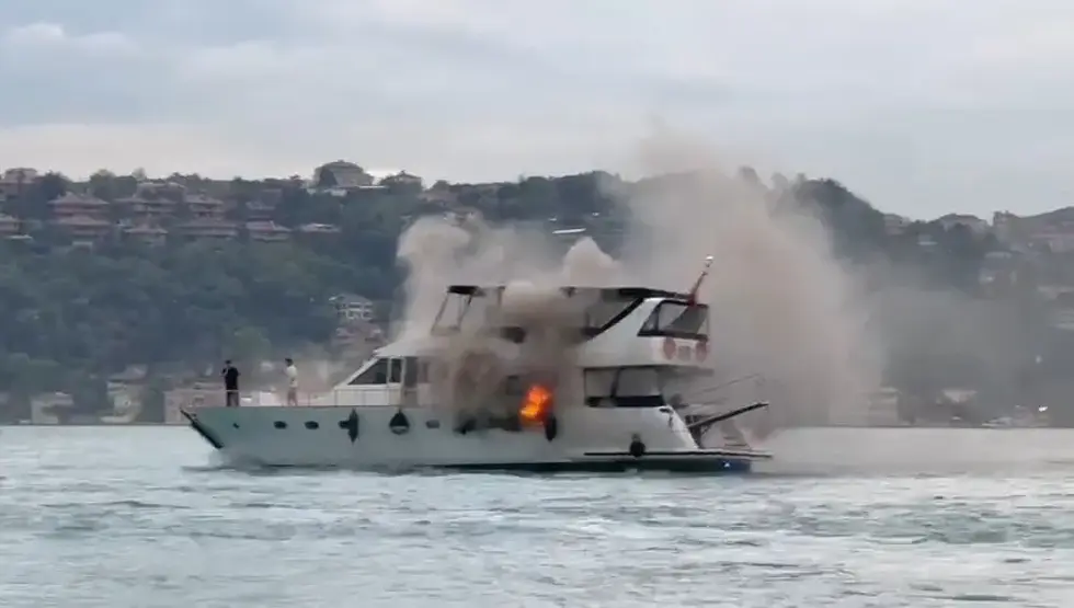 Bebek sahili açıklarında teknede korkutan yangın