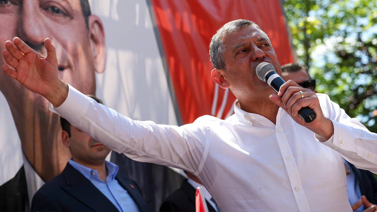 CHP lideri Özgür Özel Gümüşhane'de konuştu