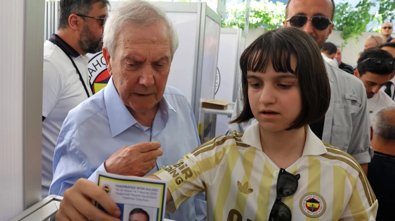 Fenerbahçe'de Aziz Yıldırım yeniden başkan
