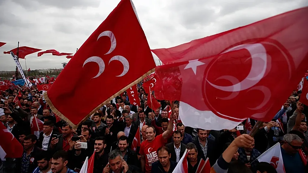 15. il teşkilatı da feshedildi: MHP'de neler oluyor?
