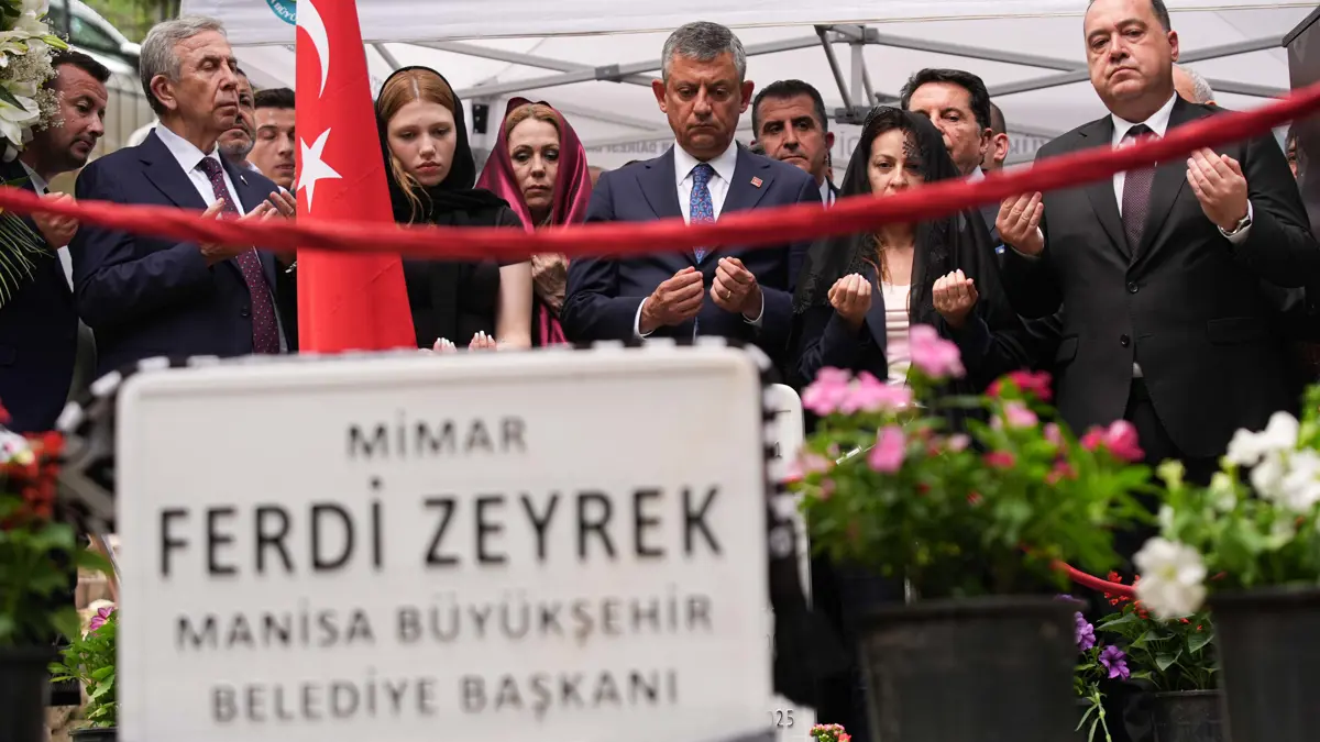 Ferdi Zeyrek için vefatının birinci yılında mevlit okutuldu