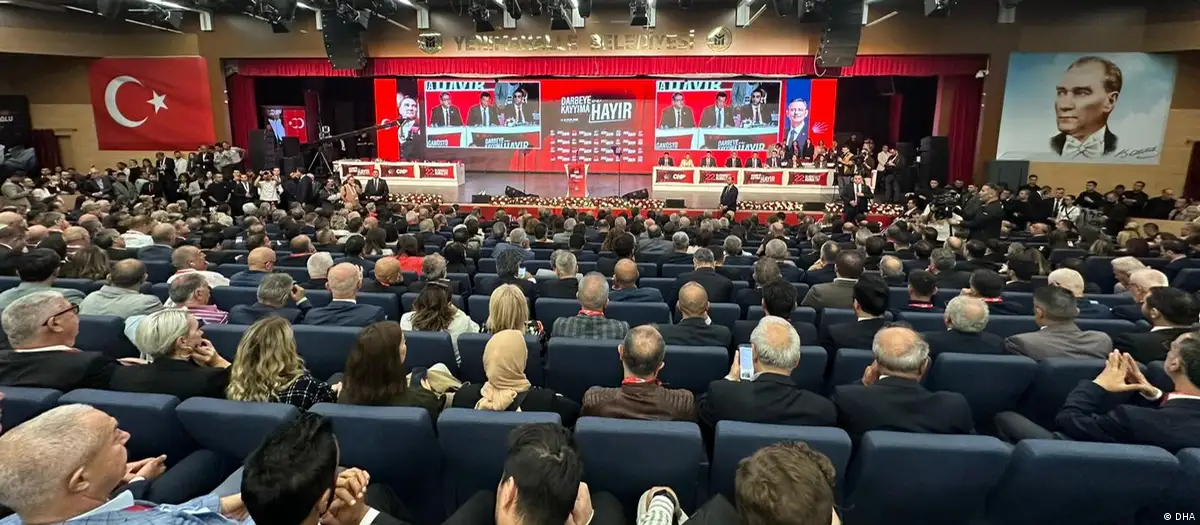 Hukukçular: CHP'de kurultay tek meşru çıkış yolu