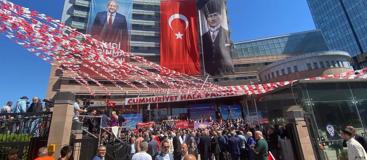 CHP'de PM toplantısı öncesi kritik gelişme: 28 üye istifa etti