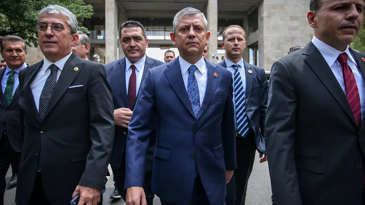 Gözler yarına çevrildi... Özgür Özel'den 'olağanüstü kurultay' hamlesi